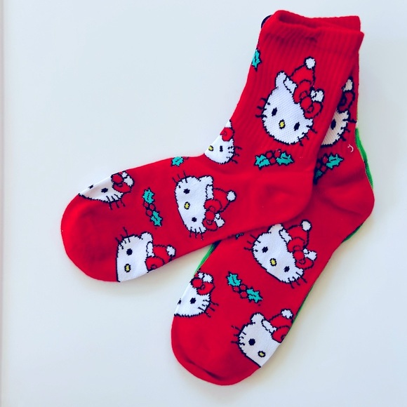 Hello Kitty Set of 2 Christmas Holiday Socks Red Green Mid Crew NWT - Picture 3 of 4
